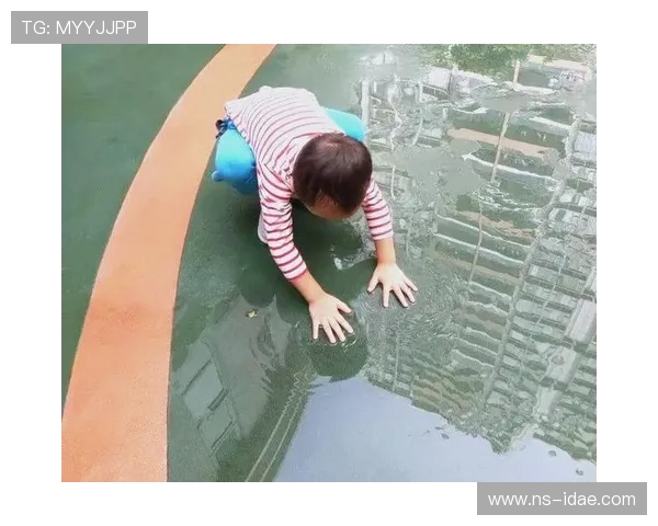 跳水运动的力量与美感探秘从空中跃动到水花消散的极致瞬间