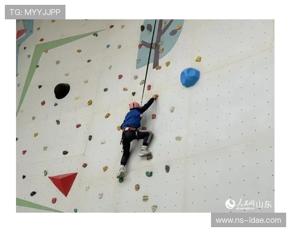 成都攀岩队创历史新高携手攀岩配合排名再攀高峰