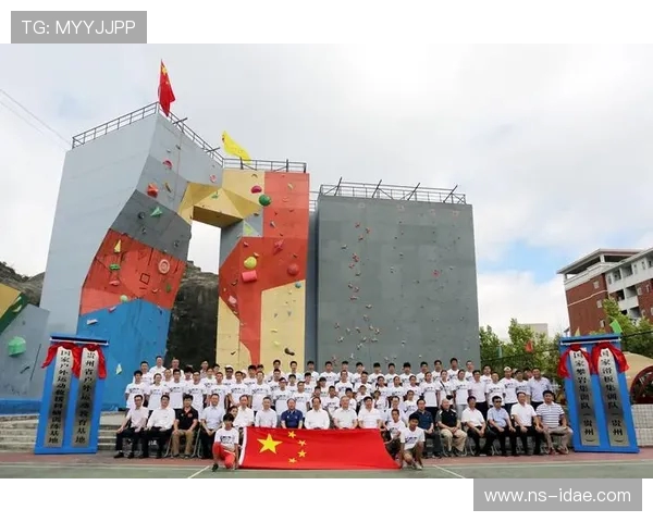 重庆攀岩队在极限运动会中以81分稳居积分榜首位