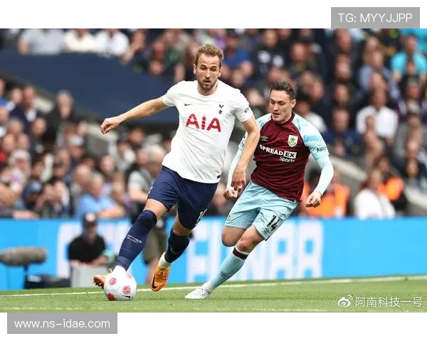 凯恩的传奇之路：从天才少年到足球巨星的辉煌历程与影响